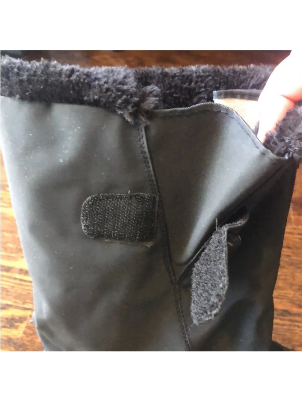 Totes Women’s Winter Furry Black Waterproof Outdoor Boots Size 10